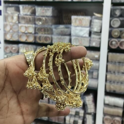 Heavy ghungroo 4 pc kashmiri bangles😍 Size 2.4